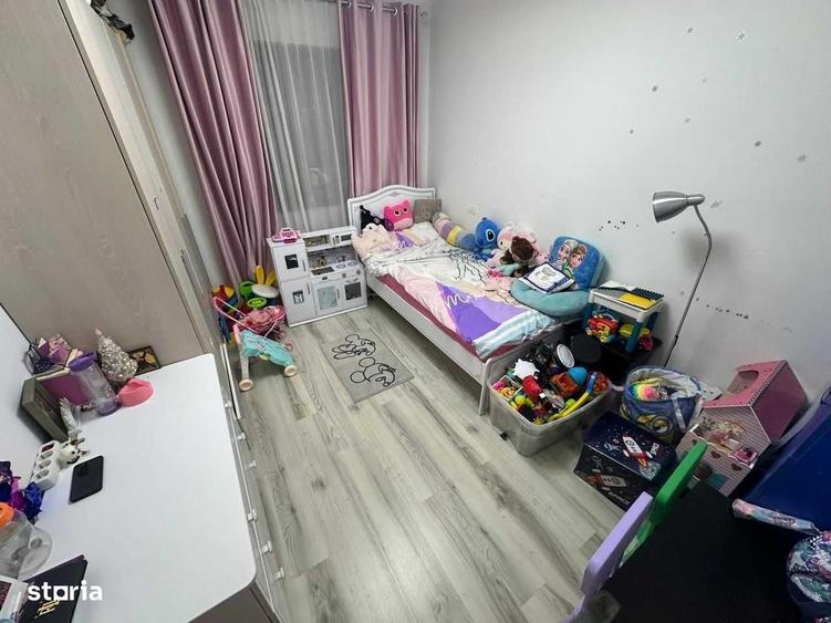 Apartament cu 3 camere semidecomandat în Dobroești