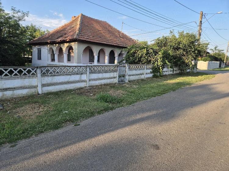 Casă cu 2 camere cu Teren 991 Mp în Fulga