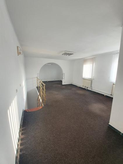 Casă individuală cu 7 camere cu Teren 260 Mp în Cotroceni