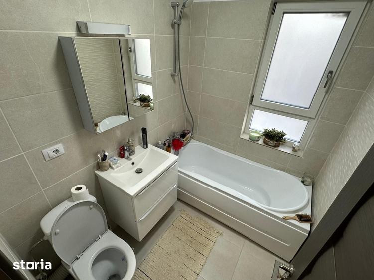 Apartament cu 3 camere decomandat în Rediu