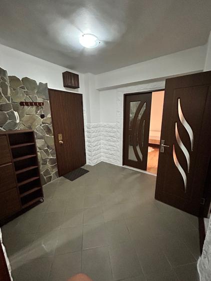 Inchiriez apartament cu 2 camere decomandat str Magheru etaj 1 - 2