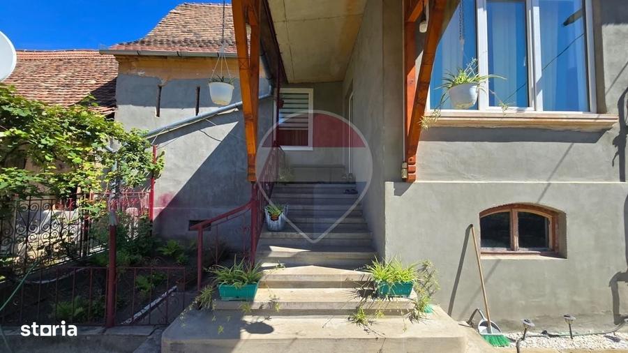 Casă cu 3 camere în Dupuș