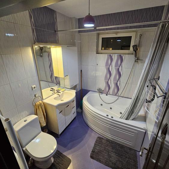 Apartament cu 3 camere decomandat în Turnișor