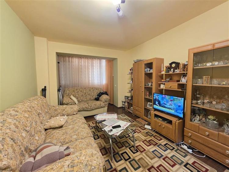Apartament cu 2 camere decomandat, mobilat în 1 Decembrie