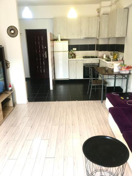 Apartament cu 2 camere semidecomandat în Militari