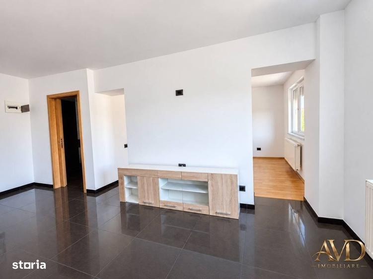 Apartament cu 3 camere decomandat în Noua