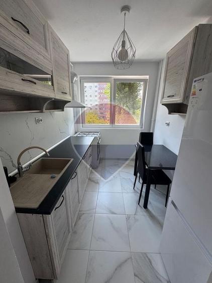 Apartament cu 2 camere semidecomandat, mobilat în Alexandru Obregia