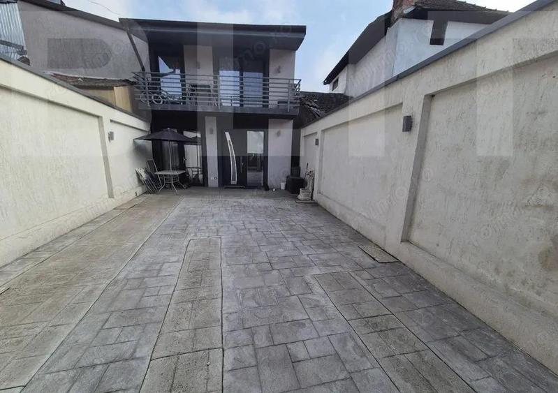 Casă cu Teren 200 Mp în Central