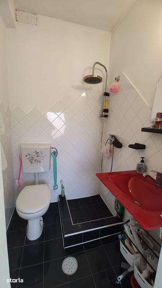 Casă cu 3 camere cu Teren 497 Mp în Central