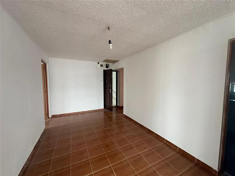 Apartament cu 5 camere decomandat în Gară