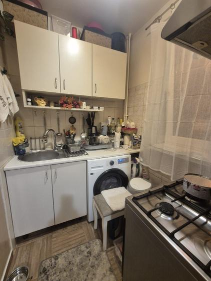 Apartament cu 3 camere semidecomandat, mobilat în Valea Rosie