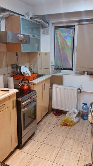 Apartament cu 3 camere semidecomandat în Amzei
