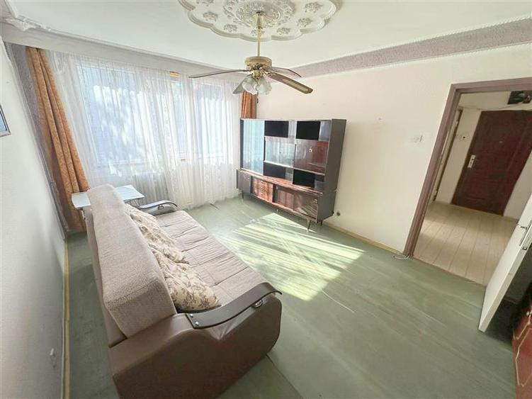Apartament cu 3 camere semidecomandat în Narcisa