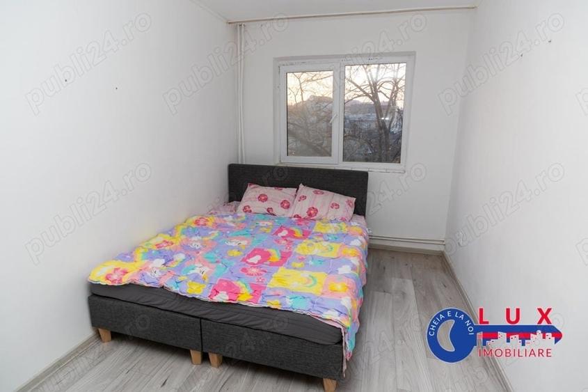 Apartament cu 3 camere decomandat în Piața Nouă