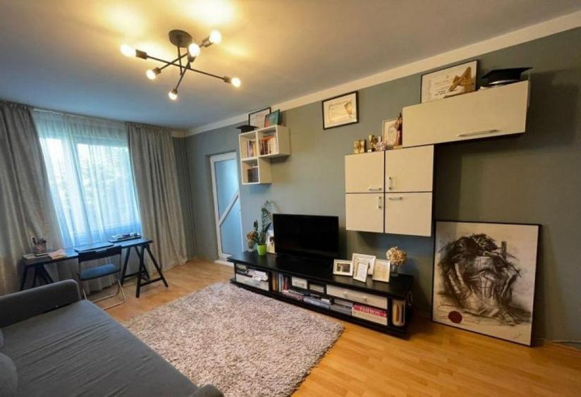 Apartament cu 4 camere semidecomandat în Brâncoveanu