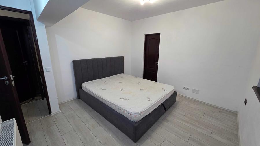 Apartament cu 3 camere decomandat în Exterior Vest
