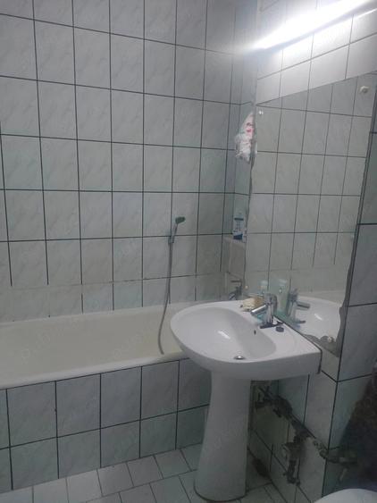 Apartament cu 3 camere decomandat în Dristor