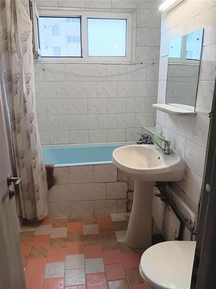 Apartament cu 2 camere semidecomandat, mobilat în Podu Roș
