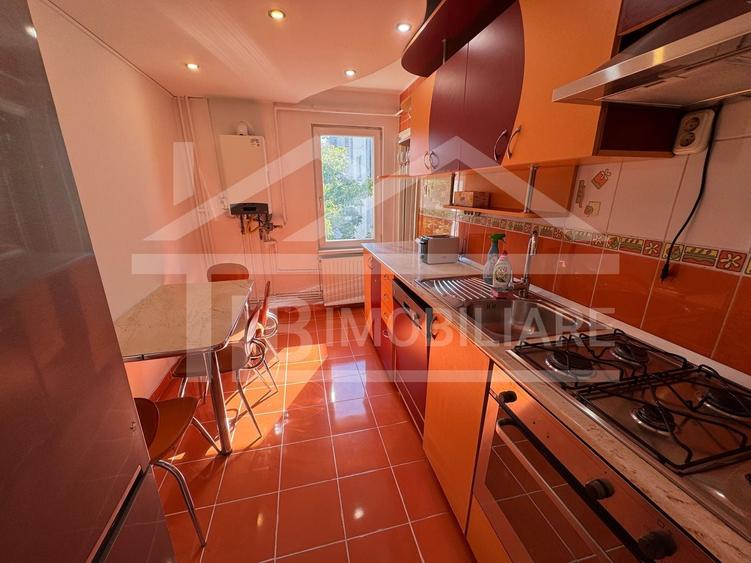 Apartament cu 3 camere decomandat în Cornișa