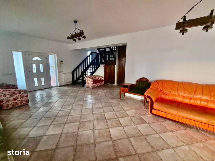 Casă cu 3 camere cu Teren 3500 Mp în Central