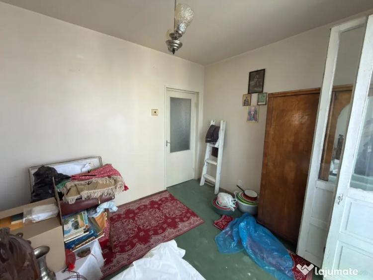 Apartament cu 3 camere semidecomandat în Central