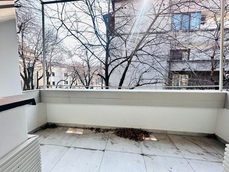 Apartament cu 3 camere semidecomandat, mobilat în Dorobanți