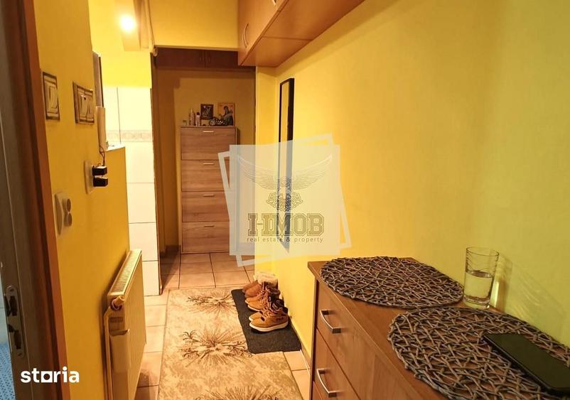 Apartament cu 3 camere semidecomandat în Vasile Aaron