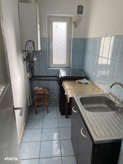 Apartament cu 3 camere semidecomandat în Central