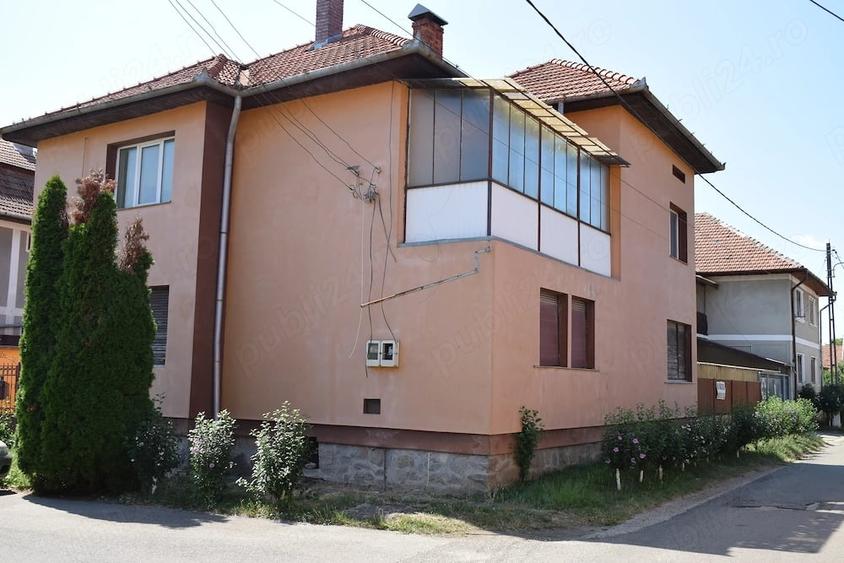Casă cu 6 camere cu Teren 385 Mp în Central