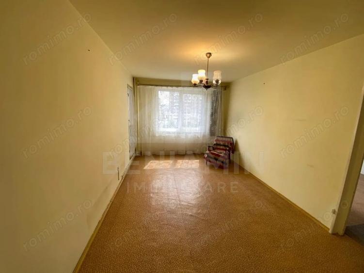 Apartament cu 3 camere semidecomandat în Griviței