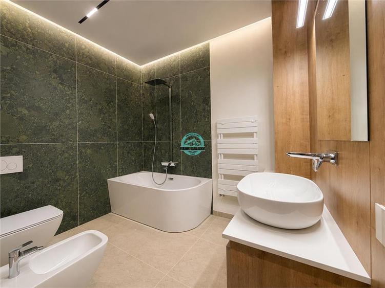 Apartament cu 3 camere decomandat, mobilat în Central
