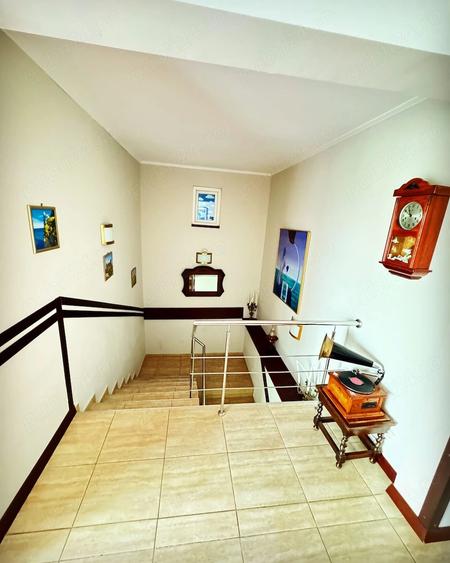 Casă cu 12 camere cu Teren 320 Mp în Sud