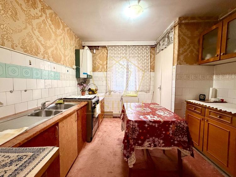 Apartament cu 3 camere decomandat în Buziașului