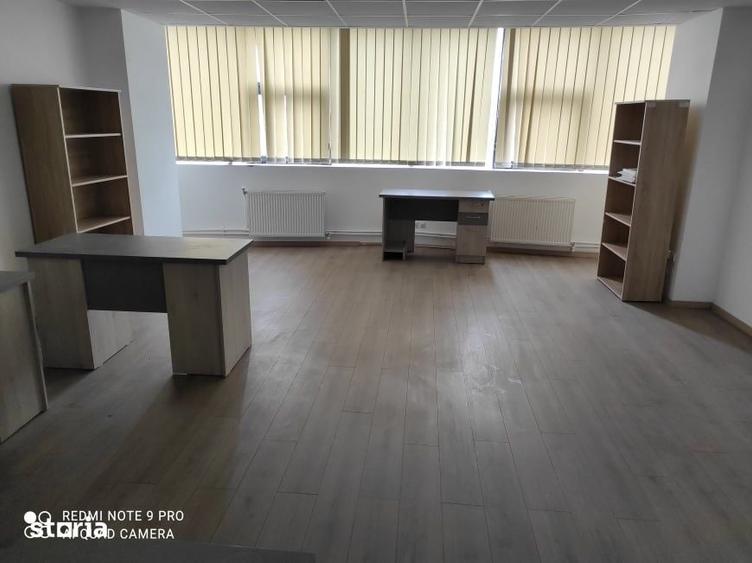 Spațiu comercial, de 55 mp, în Podu Roș