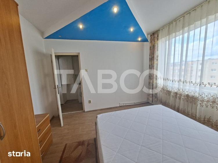 Apartament cu 3 camere semidecomandat, mobilat în Mihai Viteazul