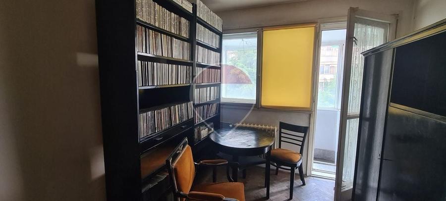 Apartament cu 3 camere semidecomandat, mobilat în Ferdinand