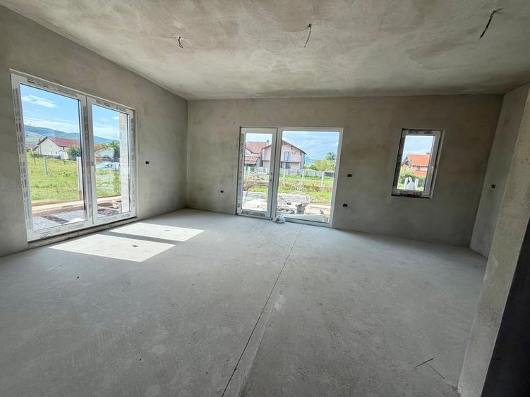 Casă individuală cu 3 camere cu Teren 510 Mp în Periferie