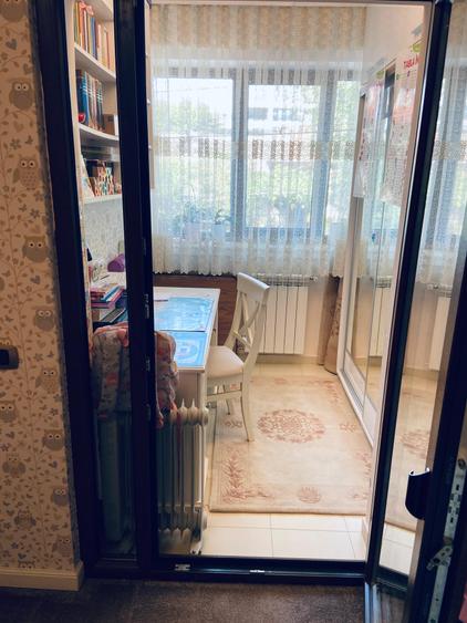 Apartament cu 3 camere decomandat, mobilat în Faleza Nord