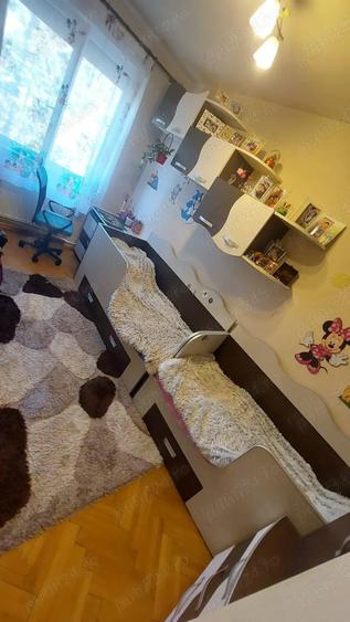 Apartament cu 3 camere semidecomandat în Rogerius