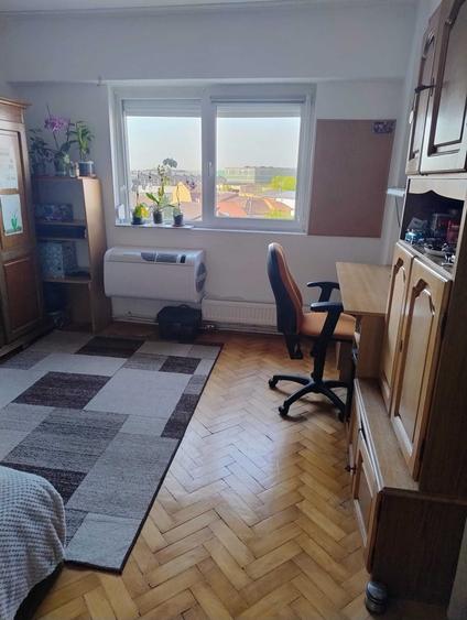 Apartament cu 4 camere decomandat în Dacia