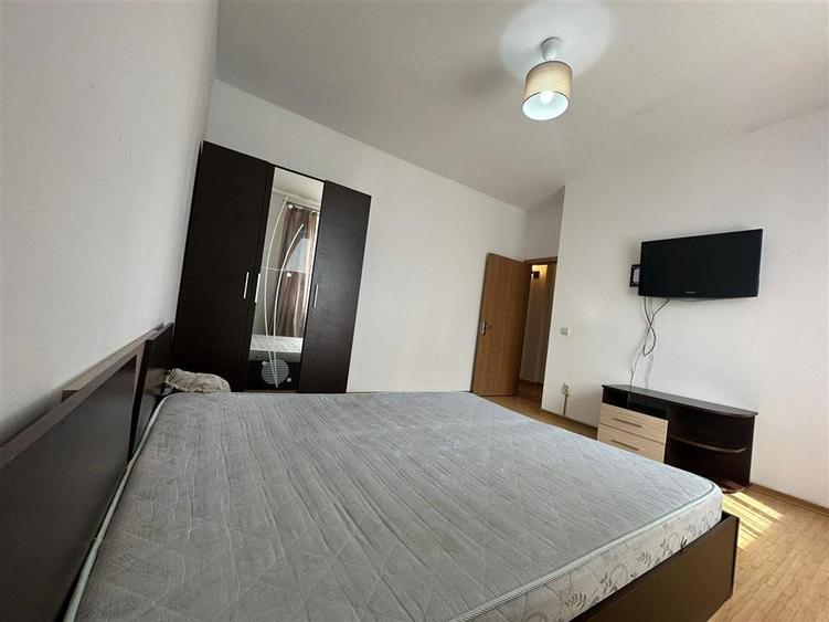 Apartament cu 2 camere decomandat în Palat