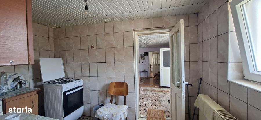 Casă cu 3 camere în Costi