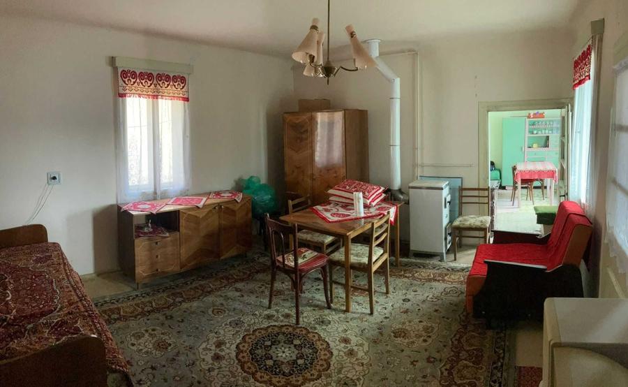 Casă cu 3 camere în Moldovenești