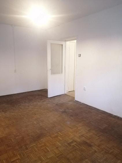 Apartament cu 2 camere decomandat în Săsar