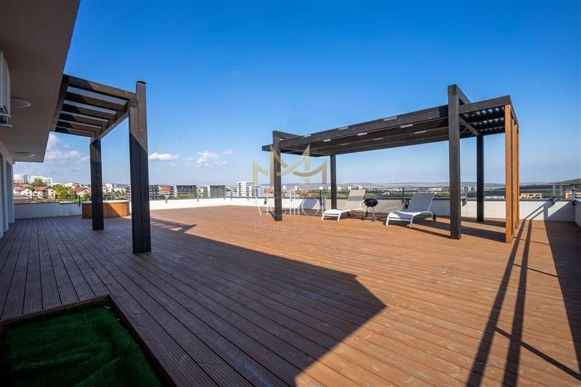 Apartament cu 4 camere semidecomandat în Borhanci
