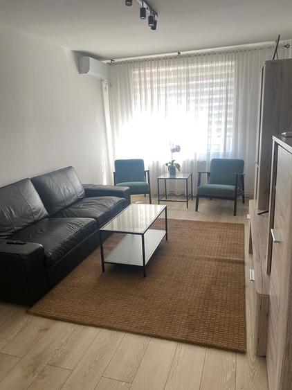 Apartament cu 4 camere semidecomandat în Rahova