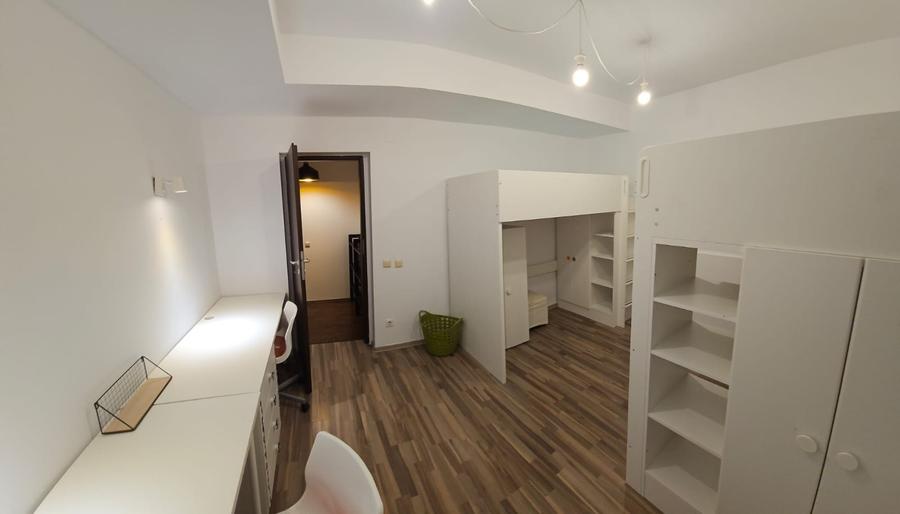 Apartament cu 3 camere decomandat în Drumul Taberei