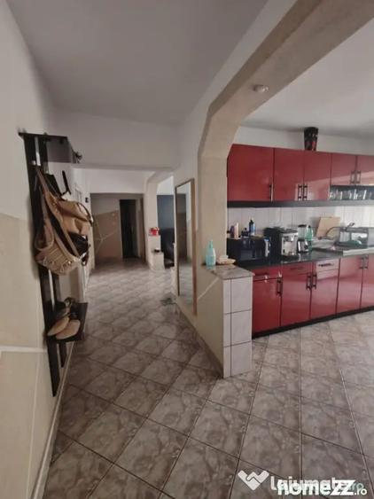 Apartament cu 4 camere decomandat în Central