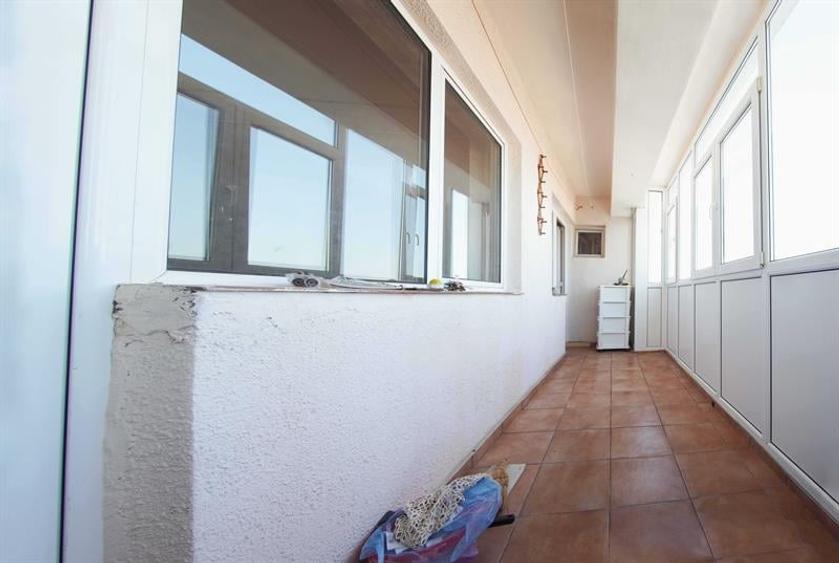 Apartament cu 3 camere decomandat în Calea București