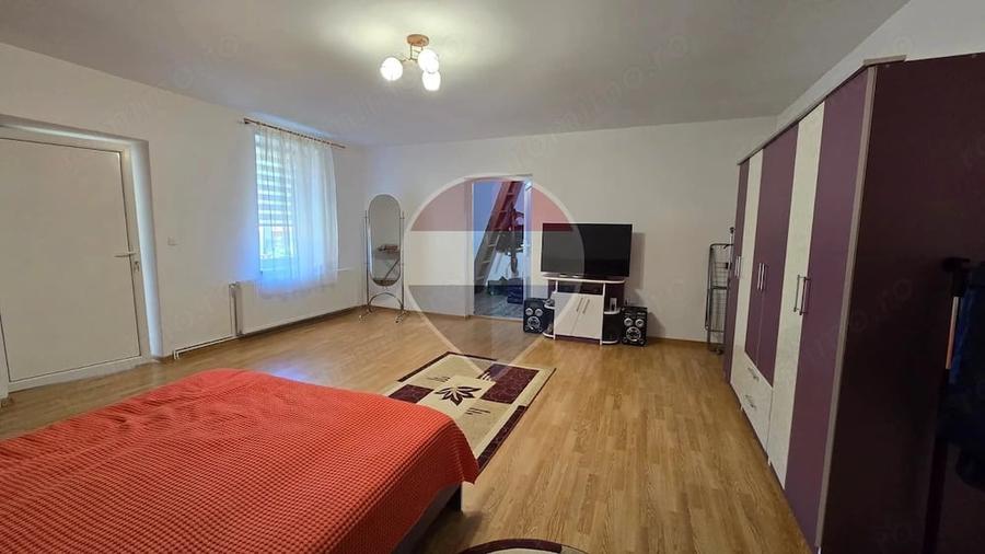 Casă cu 3 camere cu Teren 1320 Mp în Ațel